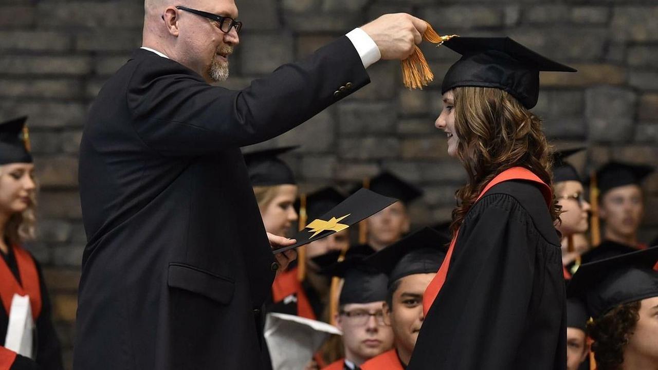 Ucapan Wisuda Bahasa Inggris Singkat: Menyentuh Hati