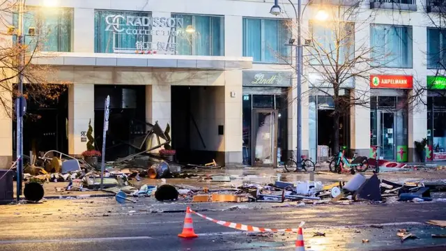 Akurium Raksasa AquaDom di Berlin Pecah, Muntahkan 1.500 Ikan ke Jalan