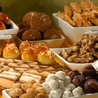 Setelah menikmati aneka sajian utama seperti ketupat dan teman-temannya, maka sajian berikutnya yang tidak boleh ketinggalan saat Hari Raya Lebaran Idul Fitri adalah cemilan seperti kue kering. (Istimewa)