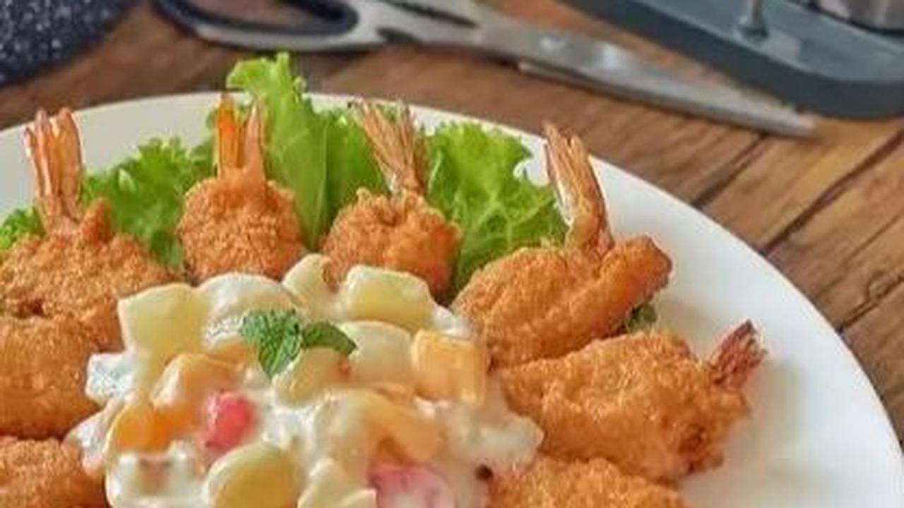 <b>8. Salad Udang Goreng Crispy</b>
