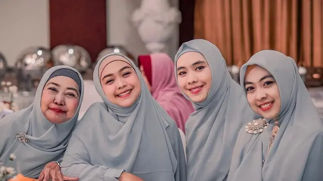 5 Potret Bahagia Ria Ricis dan Keluarga
