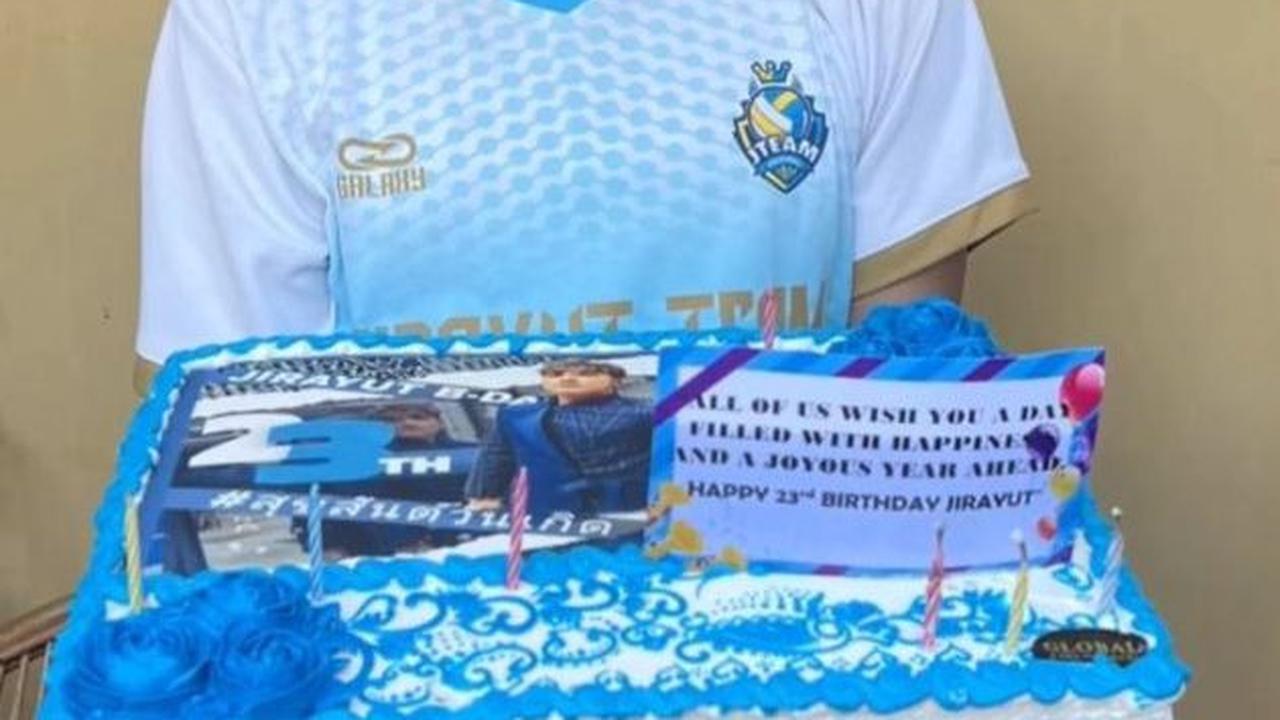 Jirayut baru saja merayakan ulang tahunnya yang ke-23 pada tanggal 24 Februari 2024. Banyak yang mengucapkan selamat dan mengirimkan hadiah, bunga, dan kue.