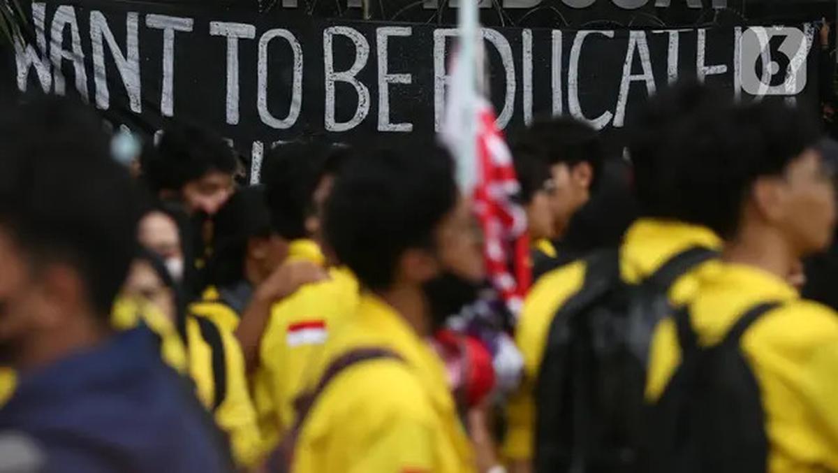 Indonesia Gelap, BEM SI Berunjuk Rasa di Patung Kuda Jakarta