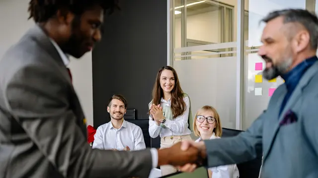 7 Cara Efektif Melatih Kecerdasan Emosional agar Mahir dalam Negosisasi (photo by pexels.com)