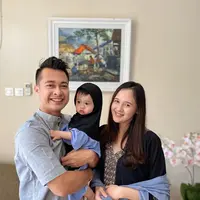 Potret Keluarga Kecil Eza Gionino dan Meiza Aulia. (Sumber: Instagram.com/ma_coritha)