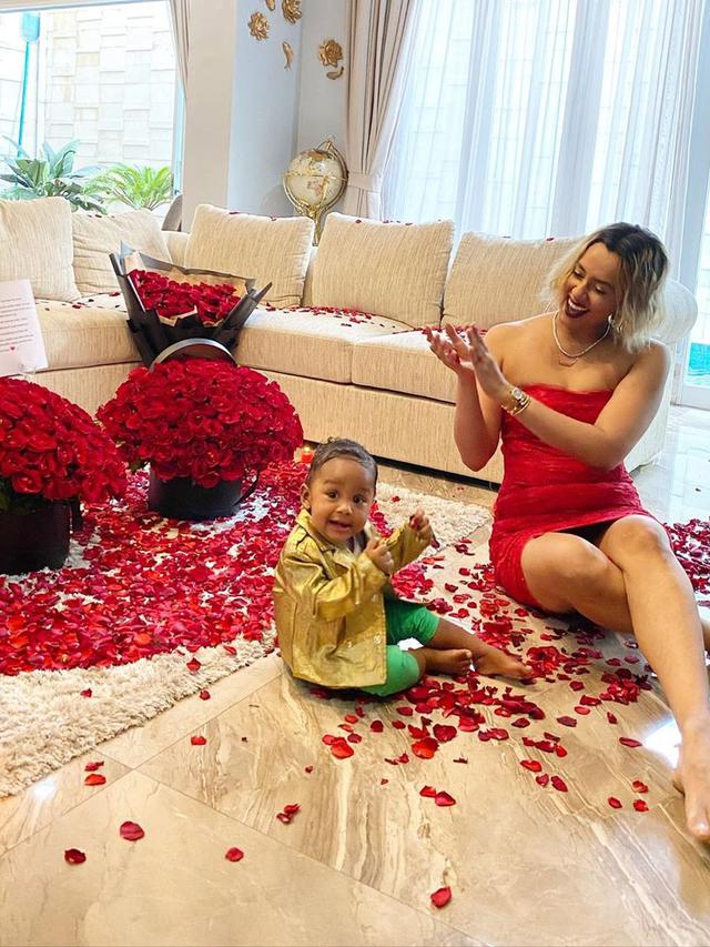 Hamil Anak Ke-2, Ini 7 Momen Kimmy Jayanti Bersama Baby Kira