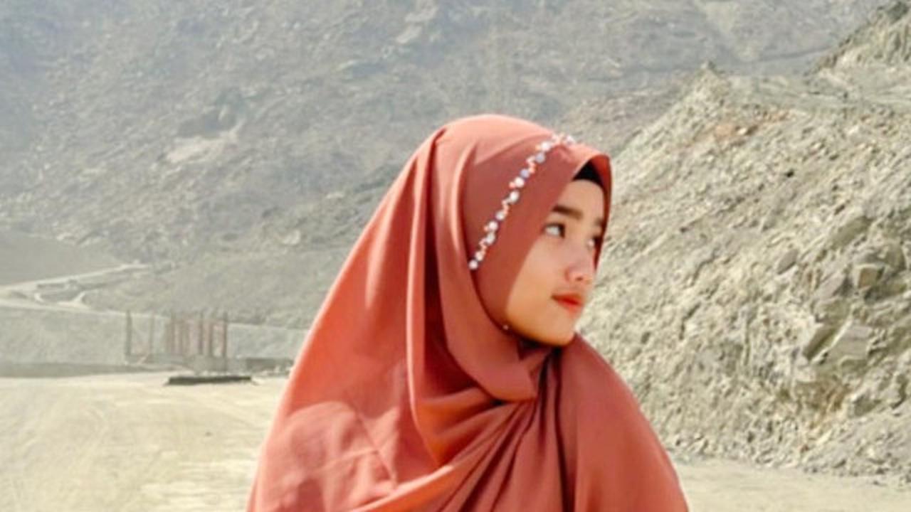 6 Potret Fuji Tampil Menawan Kenakan Hijab Putih di Pengajian Frans Faisal, Dipuji Cantiknya Gak Ada Obat