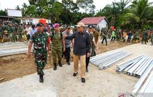 Menko Polkam Djamari Chaniago Tinjau Pembangunan Huntara Sumbar untuk Korban Bencana