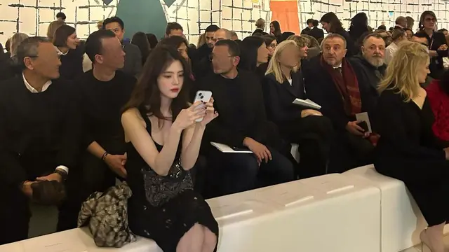 Han So Hee Pamer Foto Bareng Natalie Portman Pakai Gaun Tembus Pandang: Mimpi Jadi Kenyataan