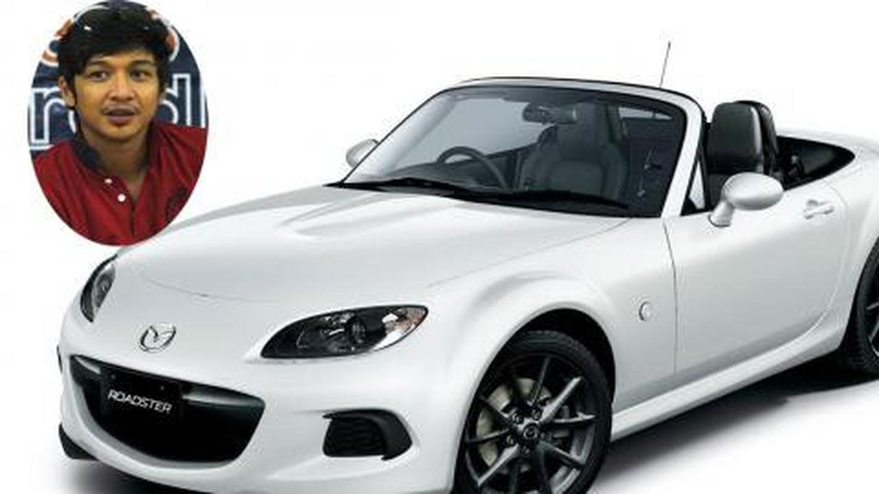Mobil sport impian Pasha Ungu 