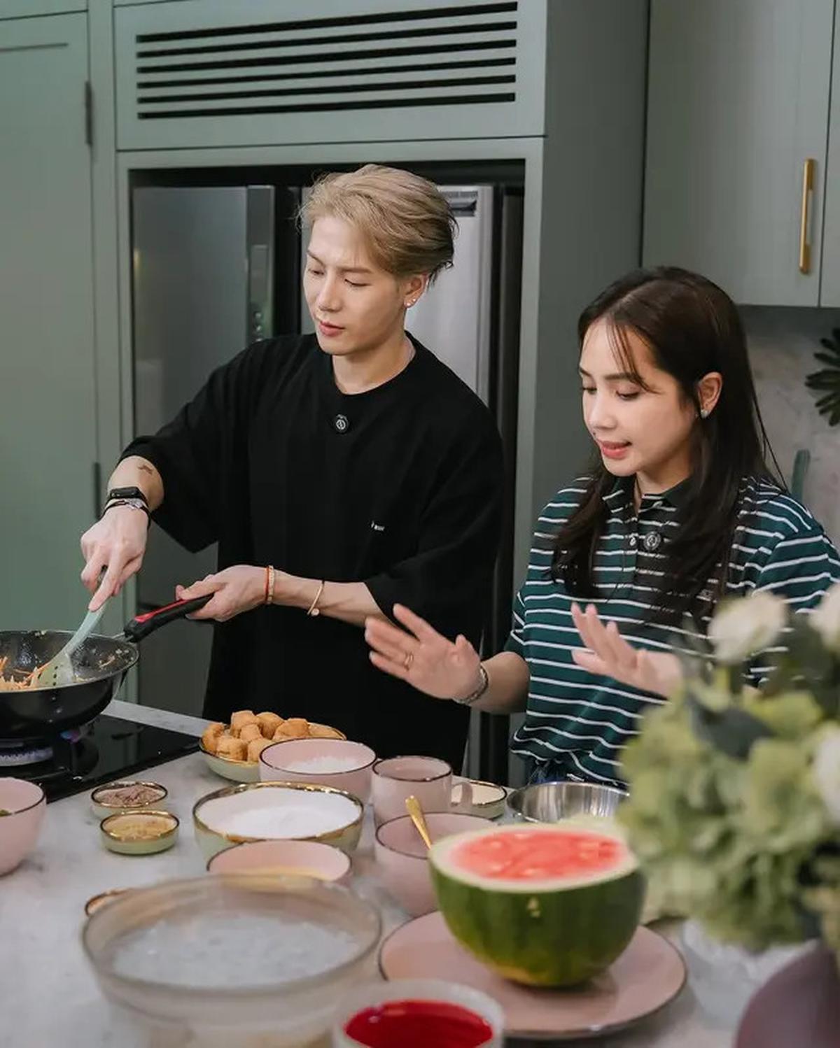 6 Potret Jackson Wang Naik BB 4 Kg di Jakarta, Kuliner Indonesia Bikin Nagih
