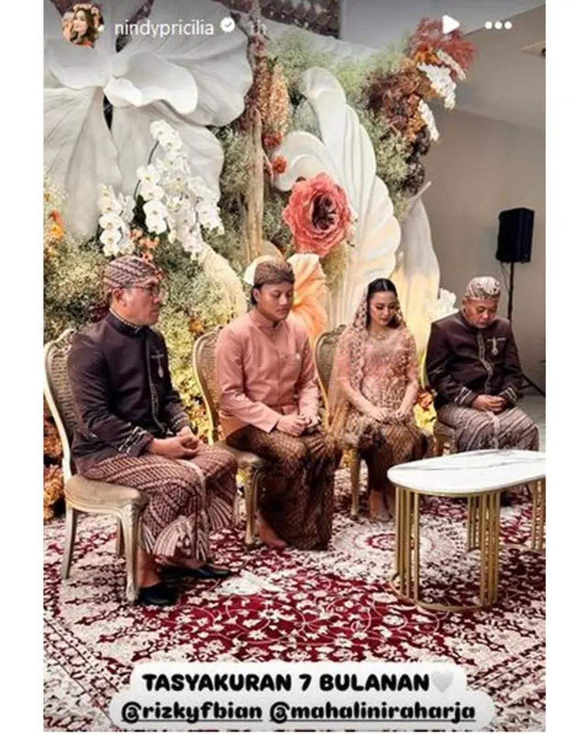 6 Potret Pengajian 7 Bulan Kehamilan Mahalini, Bumil Menawan Pakai Kebaya