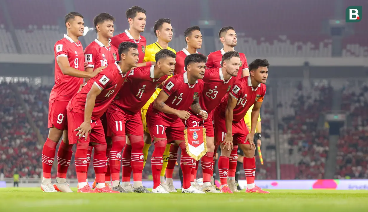 <p>Starting XI Timnas Indonesia saat melawan Brunei pada laga Kualifikasi Piala Dunia 2026 zona Asia di Stadion Utama Gelora Bung Karno (SUGBK), Senayan, Jakarta, Kamis (12/10/2023). Hokky Caraka (kedua kiri) dipercaya Shin Tae-yong tampil sejak awal pertandingan. (Bola.com/Bagaskara Lazuardi)</p>