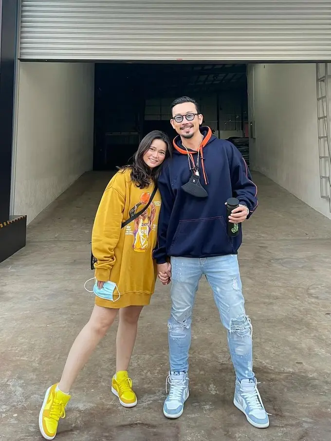 [Fimela] Denny Sumargo dan Olivia Allan