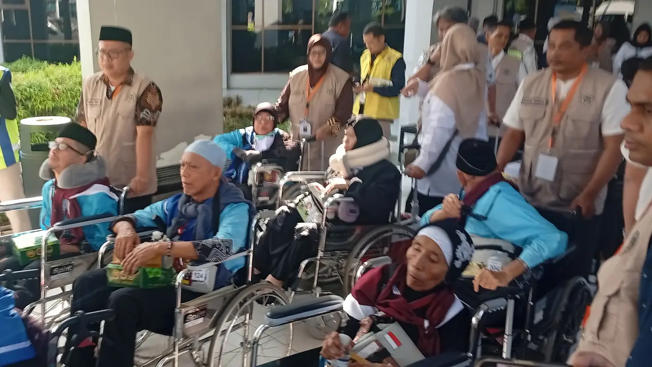 Kloter Pertama Embarkasi Batam lepas 445  Calon Jamaah Haji, 70 persen  Lansia