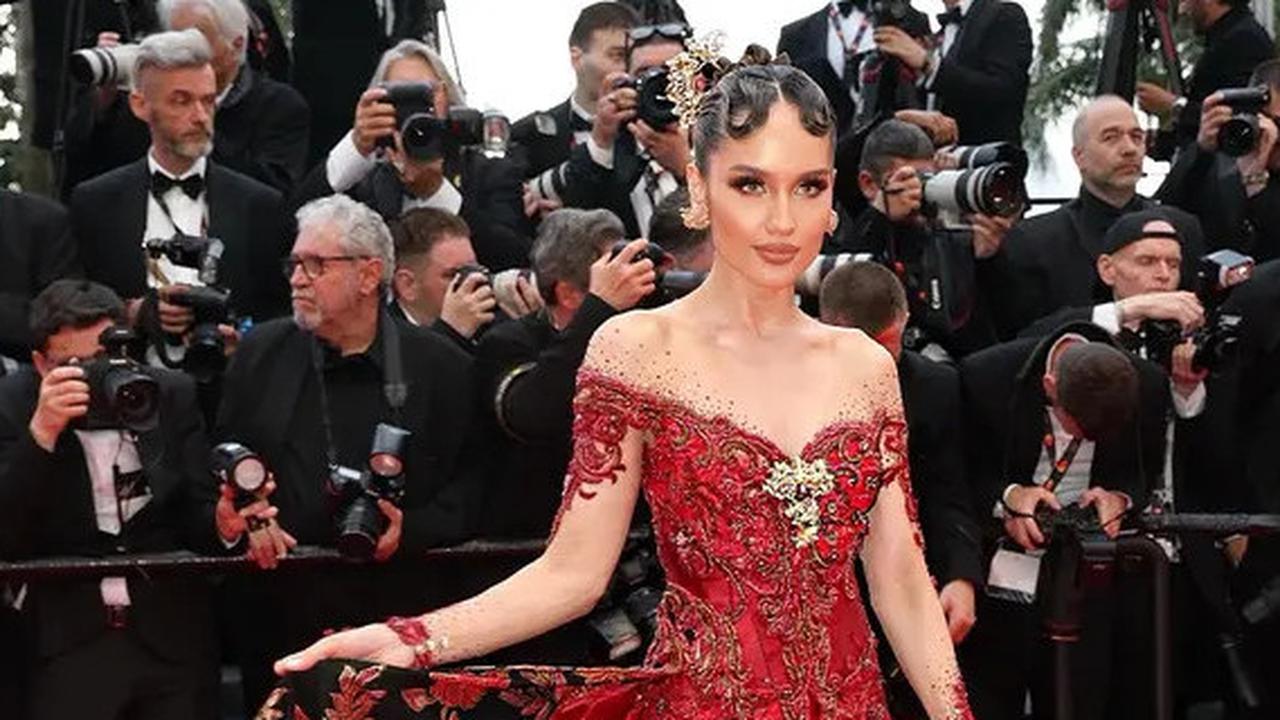 Inspirasi Atasan Kebaya dan Bawahan Batik Modern dari Cinta Laura, Penampilannya di Cannes 2025 Curi Perhatian