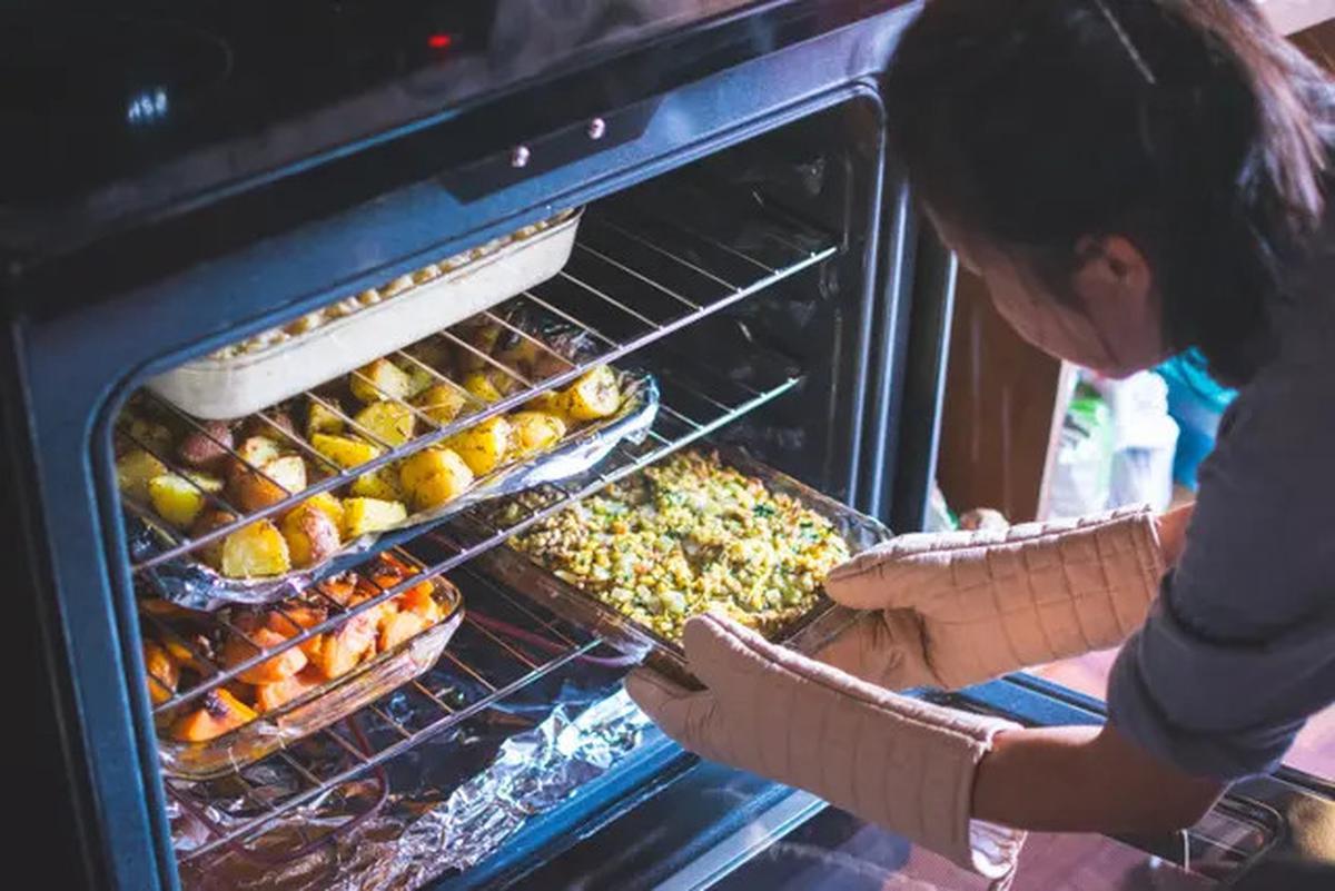 Begini Cara Aman Menyimpan Sisa Makanan yang Benar, Biar Enggak Sakit Perut