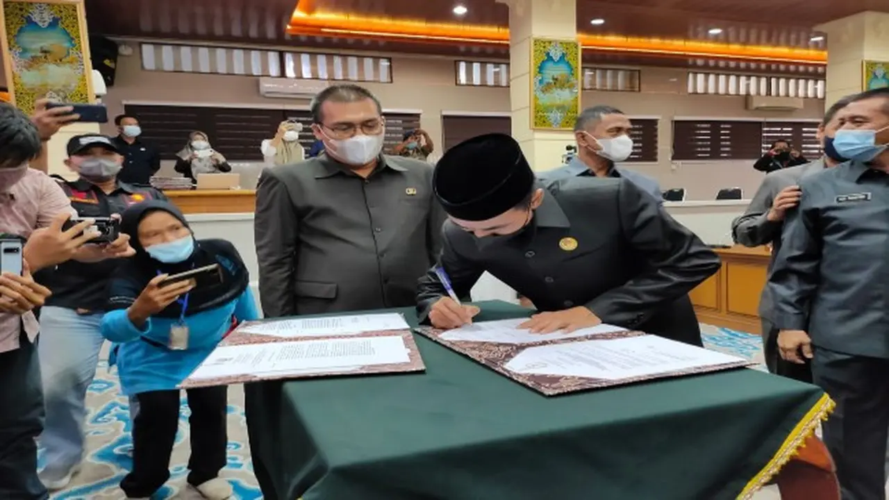 Ketua DPRD Kota Cirebon Affiati Diganti