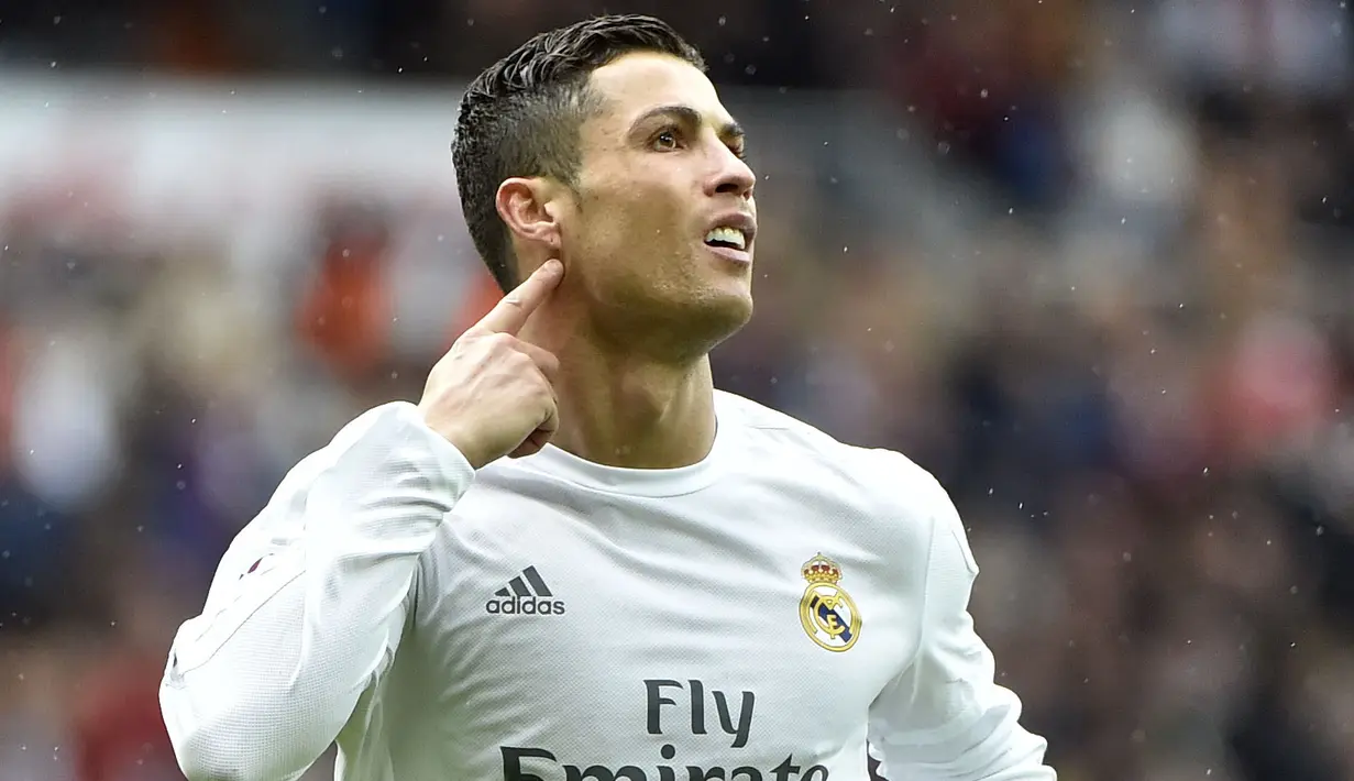 Cristiano Ronaldo merayakan golnya saat madrid menang atas Celta de Vigo di Stadion Santiago Bernabeu , Madrid, Sabtu (5/3/2016). (AFP/Gerard Julien)