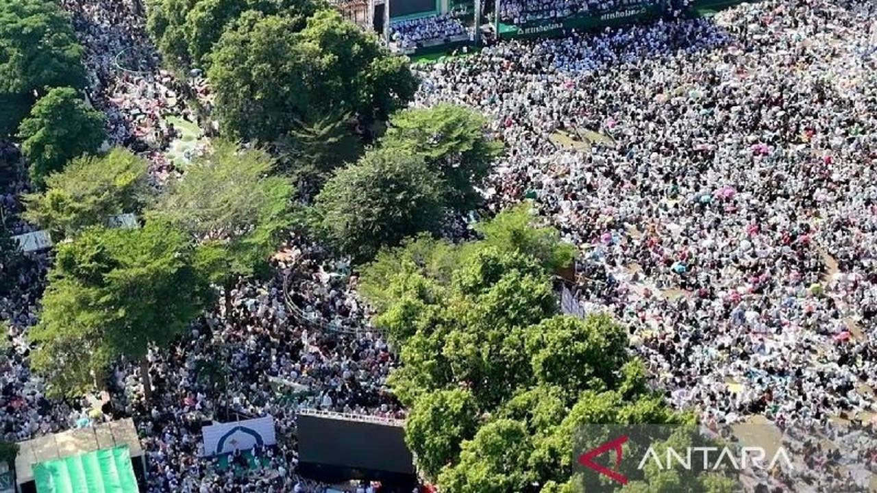 Ratusan Ribu Jamaah Selawat Nariyah Padati Haul Masyayikh Situbondo, Doakan Bangsa Lebih Baik