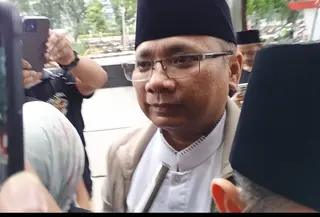 Mantan Menag Yaqut Cholil Qoumas memenuhi panggilan KPK dalam kapasitasnya sebagai tersangka  kasus korupsi kuota haji.