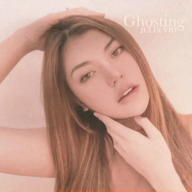 Penyanyi Julia Vio yang dikenal dengan lagu Bodo Amat merilis single Ghosting (Kamu Di Mana). (IST)