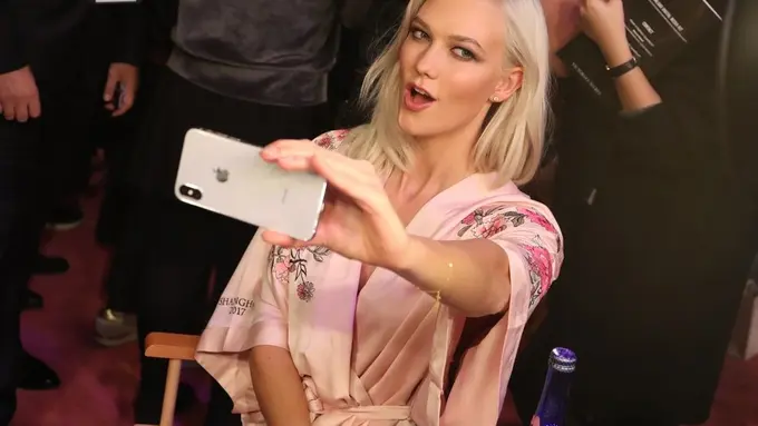 [Bintang] Karlie Kloss