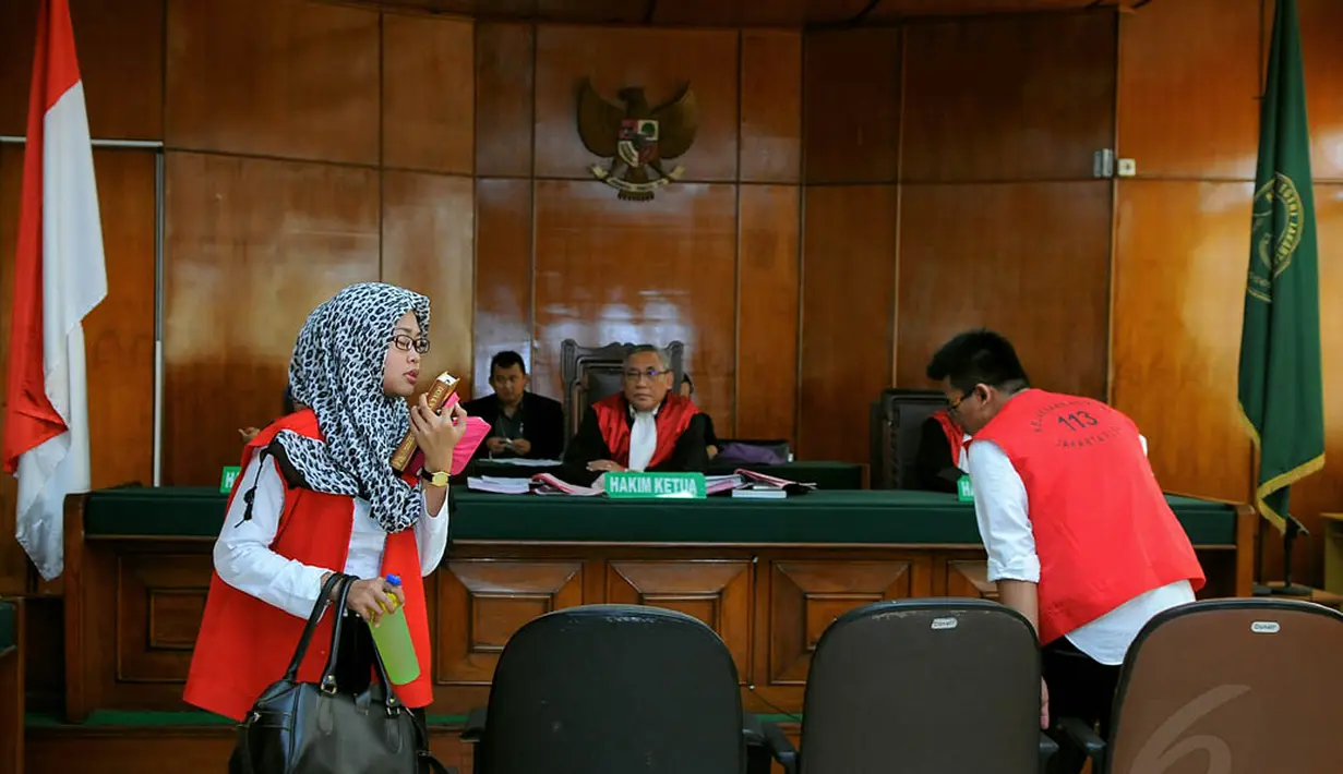 Dalam sidang perdana ini, kedua tersangka tidak didampingi pengacara, Jakarta, Selasa (19/8/14). (Liputan6.com/Faisal R Syam)