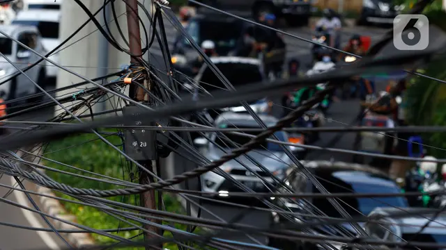 Kabel Kusut Jadi Pemandangan di Ibu Kota