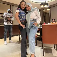 Krisdayanti Saat Makan Malam Bersama Ameena dan Aurel Hermansyah,credit: @krisdayantilemos