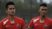 Dua palang pintu anyar Persija, M Roby dan Maman berlatih jelang turnamen Piala Jenderal Sudirman di Lapangan National Youth Training Center, Sawangan, Depok, Jawa Barat, Senin (2/11/2015). (Bola.com/Vitalis Yogi Trisna)