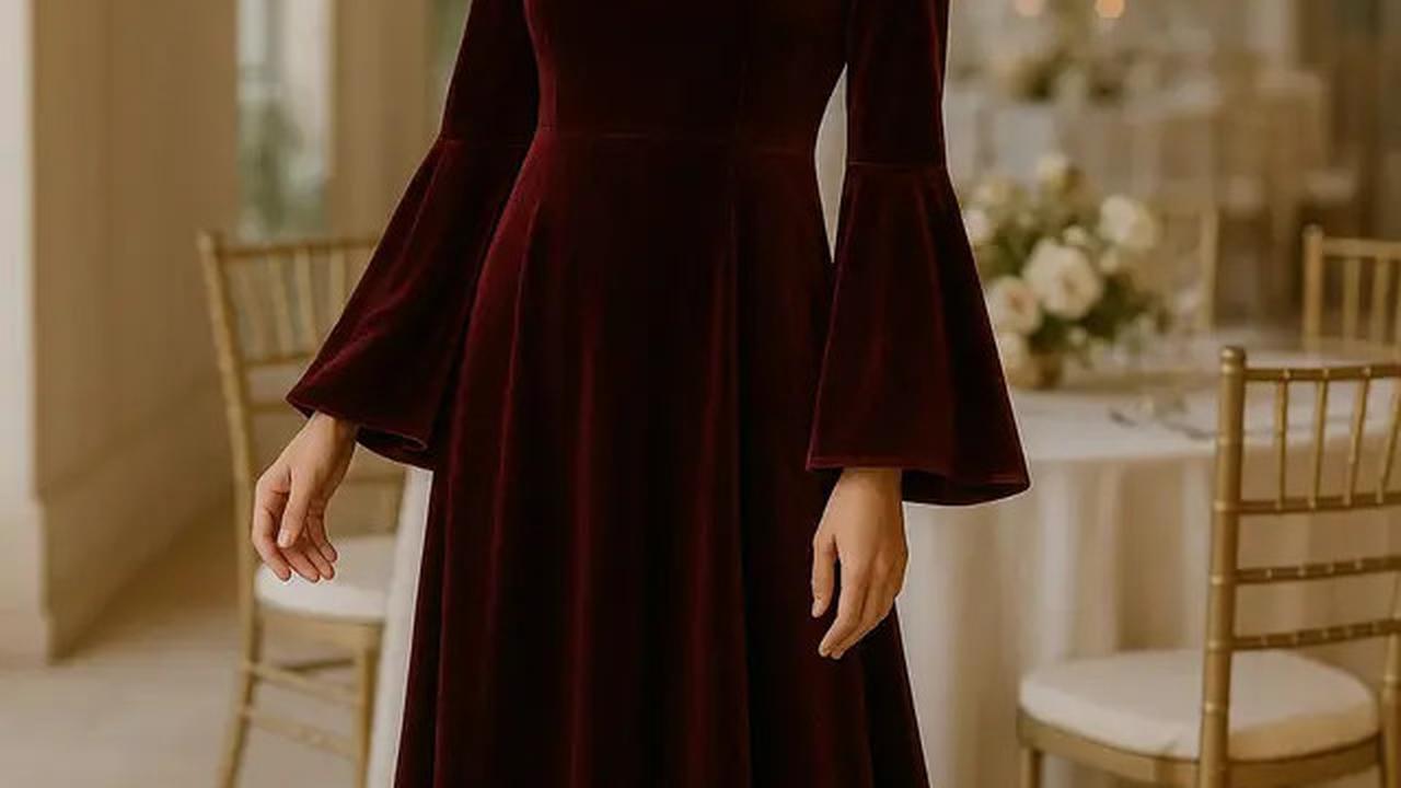 8 Inspirasi Long Dress Lengan Flare Bahan Velvet, Mewah dan Stylish