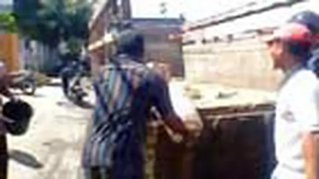 Truk terbakar di Depan SPBU Pertamina