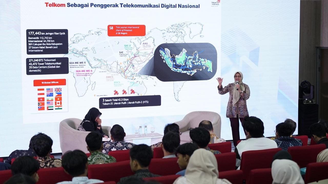 Direktur Utama Telkom Dian Siswarini saat memberikan pemaparan pada acara peluncuran Telkom AI Campus di UMY
