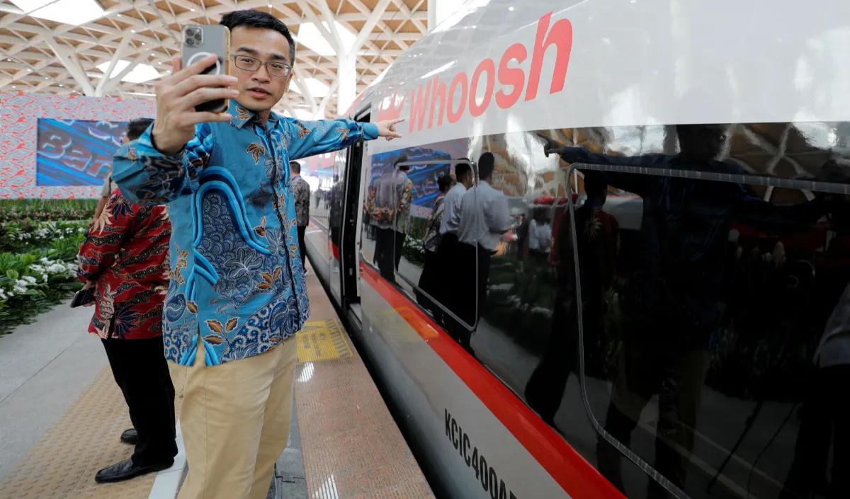 Oleh sebab itu, Dwiyana menyampaikan pihaknya menambah jumlah perjalanan menjadi 28 perjalanan kereta cepat Whoosh.&nbsp;<br>