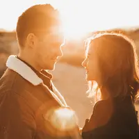 ilustrasi pasangan jatuh cinta/Photo by Analise Benevides on Unsplash