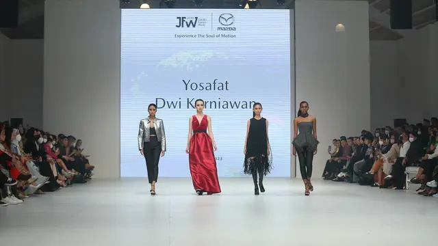 Sinergi Otomotif dan Fashion, Mazda x Jeffry Tan-Yosafat Dwi Kurniawan di Panggung JFW 2023