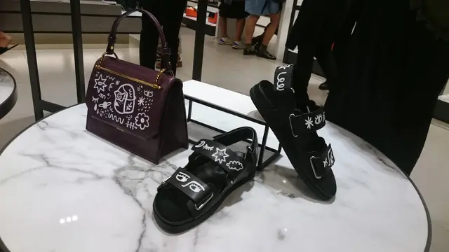 Tas dan sepatu doodle art