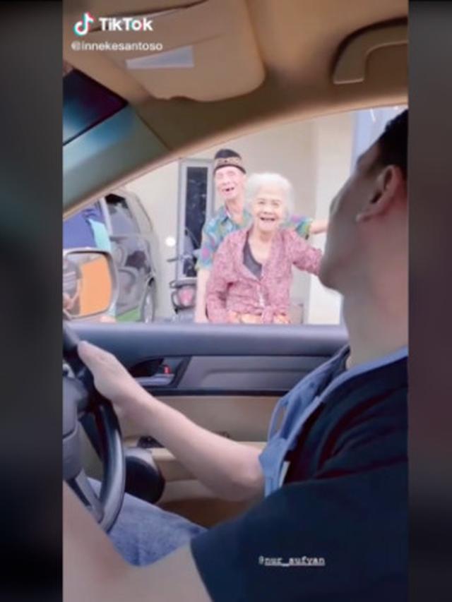 Kisah Haru Aksi Kakek yang Tak Mau Tinggalkan Makam Sang Istri, Bukti Cinta Sejati