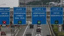 Sejumlah kendaraan melintasi jalan tol dalam kota di Jakarta, Rabu (9/2/2022). PT Jasa Marga berencana menaikkan tarif tol dalam kota pada ruas Tol Cawang-Tomang-Pluit dan Cawang-Tanjung Priok-Ancol Timur-Jembatan Tiga/Pluit sebesar Rp500. (Liputan6.com/Johan Tallo)