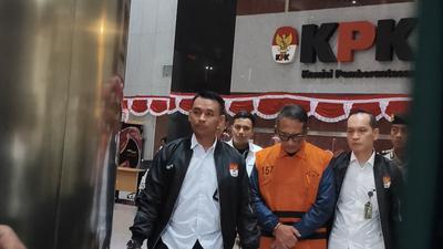 Penampakan Kepala Bea Cukai Kediri Saat Ditahan KPK
