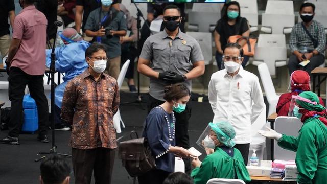 Presiden Joko Widodo (Jokowi) dan Menteri Kesehatan Budi Gunadi Sadikin