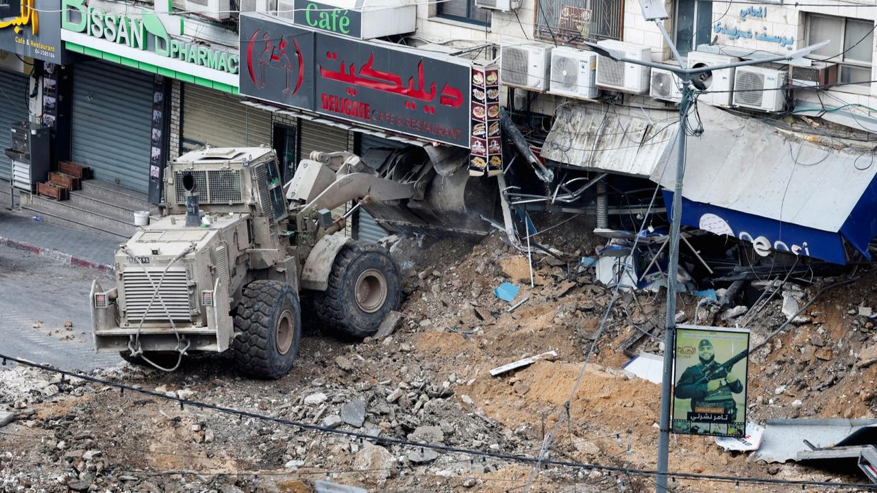 Media Amerika Ungkap Buldoser Israel Hancurkan Dua Kota di Tepi Barat, Infrastruktur Jalanan Sampai Listrik Rusak