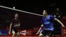 Ganda putra Indonesia, Kevin Sanjaya Sukamuljo/Marcus Fernaldi Gideon, saat menghadapi ganda Malaysia, Aaron Chia/Soh Wooi Yik, pada laga Indonesia Masters 2020 di Istora Senayan, Jakarta, Sabtu (18/1). Kevin/Marcus menang dua gim dengan skor 21-19 dan 21-19. (Bola.com/Yoppy Renato)