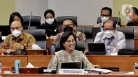 Menteri Keuangan Sri Mulyani saat mengikuti rapat kerja pemerintah dengan Banggar DPR di Kompleks Parlemen, Senayan, Jakarta, Rabu (14/9/2022). Rapat tersebut membahas postur sementara RUU APBN TA 2023. (Liputan6.com/Angga Yuniar)