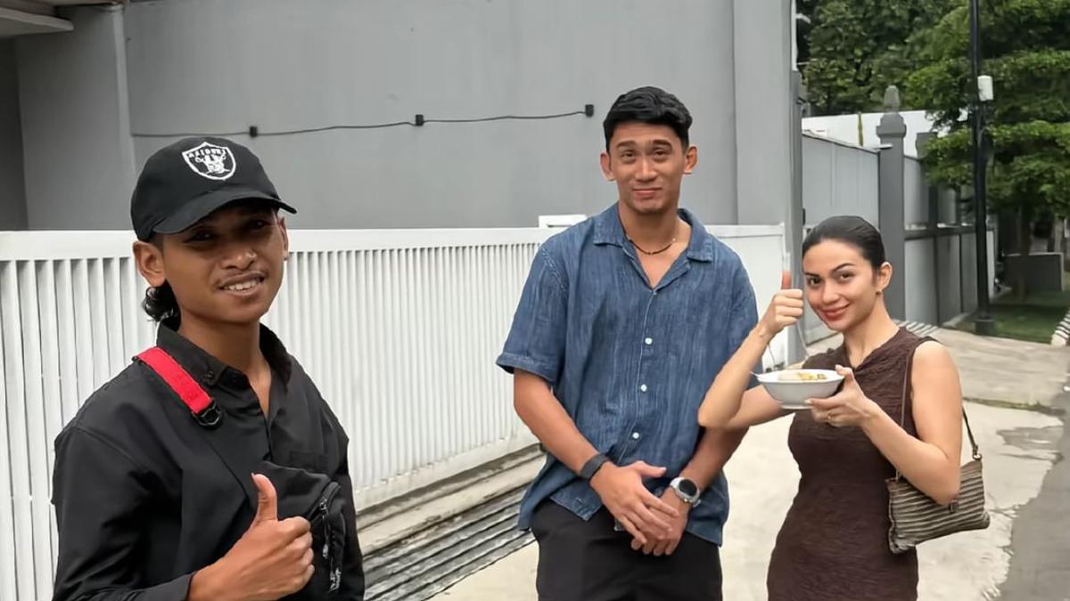 Heboh Ariel Tatum Jajan Chuanki Pinggir di Jalan Ditemani Daffa Wardhana