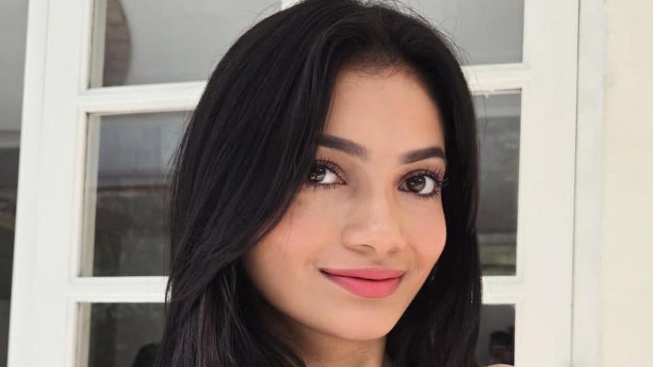 Aura Elegan dan Natural, Ratu Sofya Tampil Stunning di Setiap Potret!
