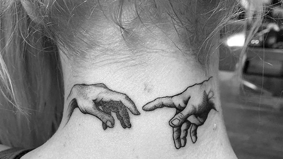 10 Tato di Leher Ini Keren Abis, Trennya Tahan Lama - Hot Liputan6.com