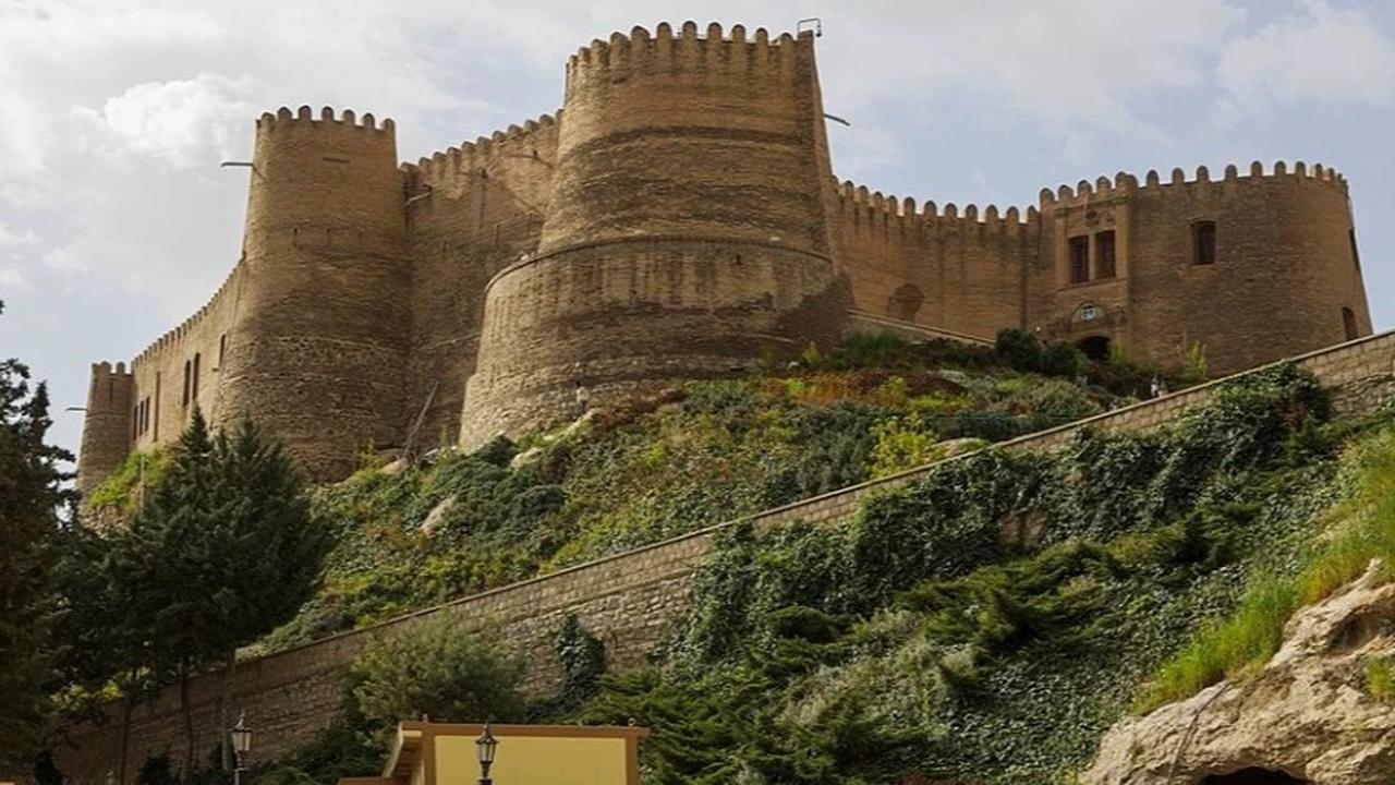 Kastil puncak bukit Falak-ol-Aflak di Khorramabad, di provinsi Lorestan