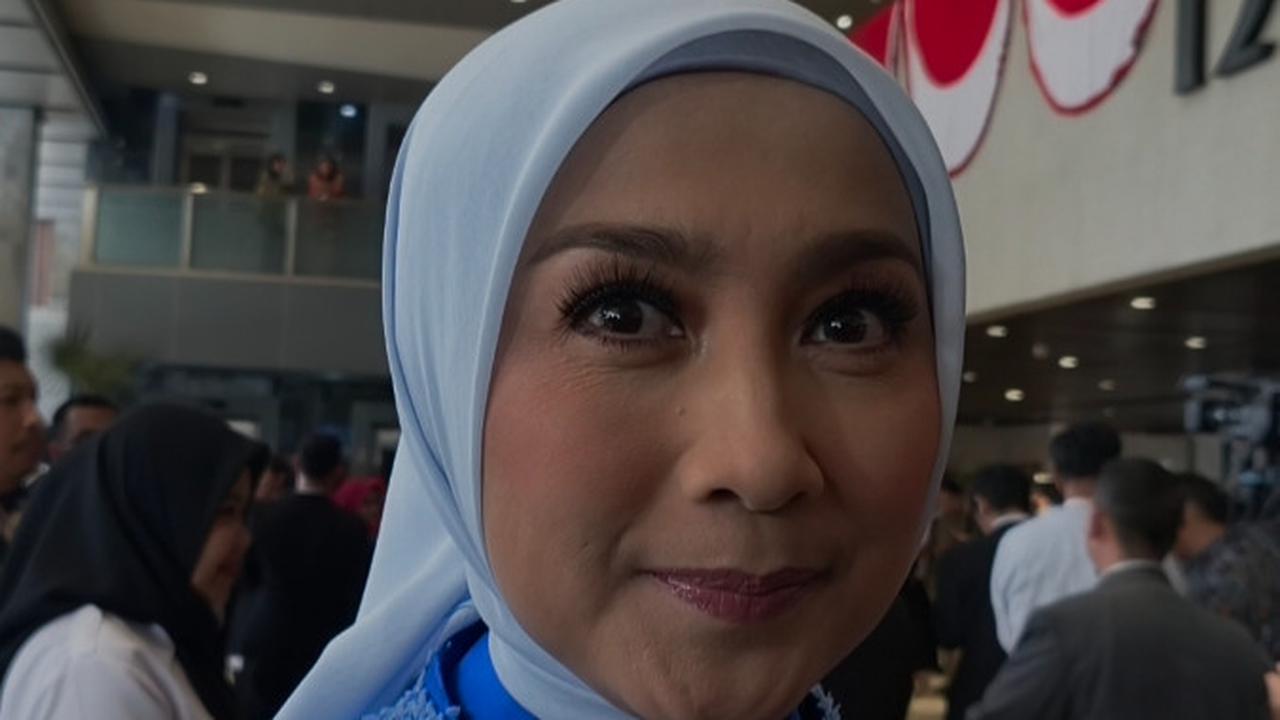 Desy Ratnasari di sidang tahunan MPR